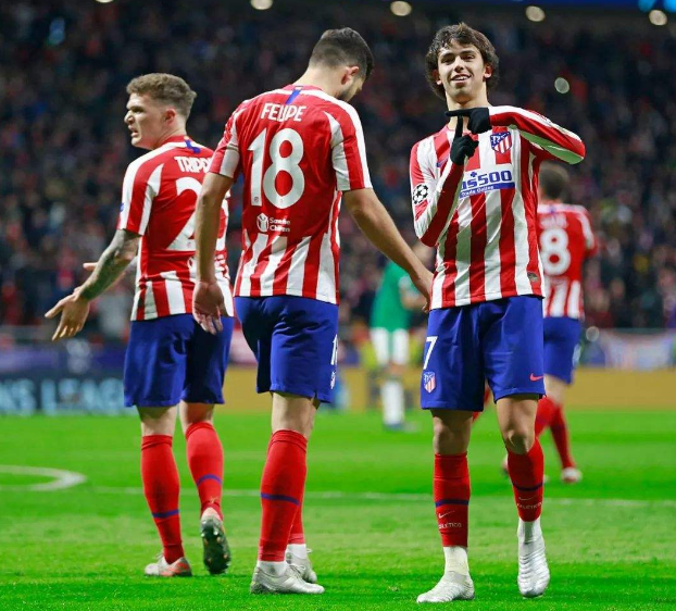 窗口期西甲焦点战；新疆广汇豪取连胜；话题不断；团队化学反应显著(新疆广汇集团领导层名单)