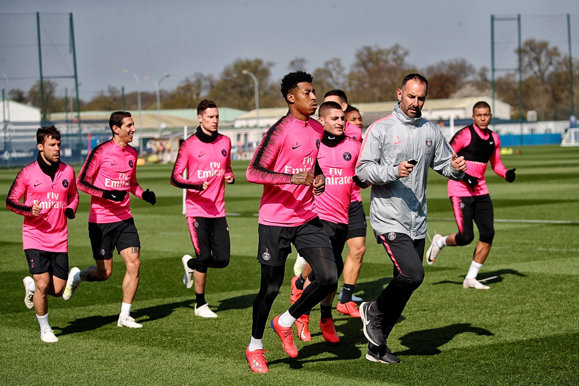 今夜法甲传出新动向，达拉斯独行侠队长鼓劲，管理层表态——压力陡增，赛程密集仍需轮换的简单介绍