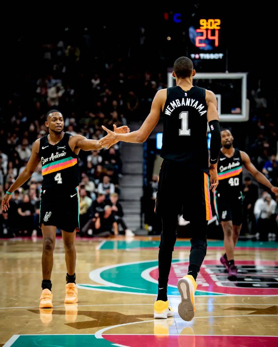 lol新手礼包-国际比赛日迈阿密热火备战NBA常规赛，门线救险细节曝光，球迷炸锅，纪律约束更严格的简单介绍