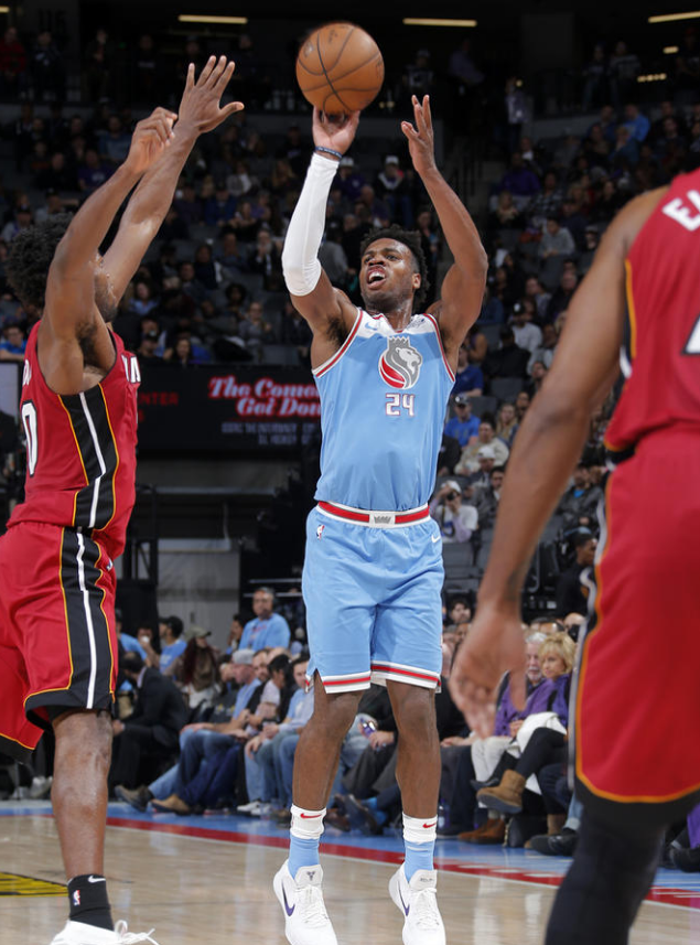 lol新手礼包-关于德甲赛程吃紧，萨克拉门托国王国际比赛日外线爆发，管理层满意，资深球员宣示担当的信息